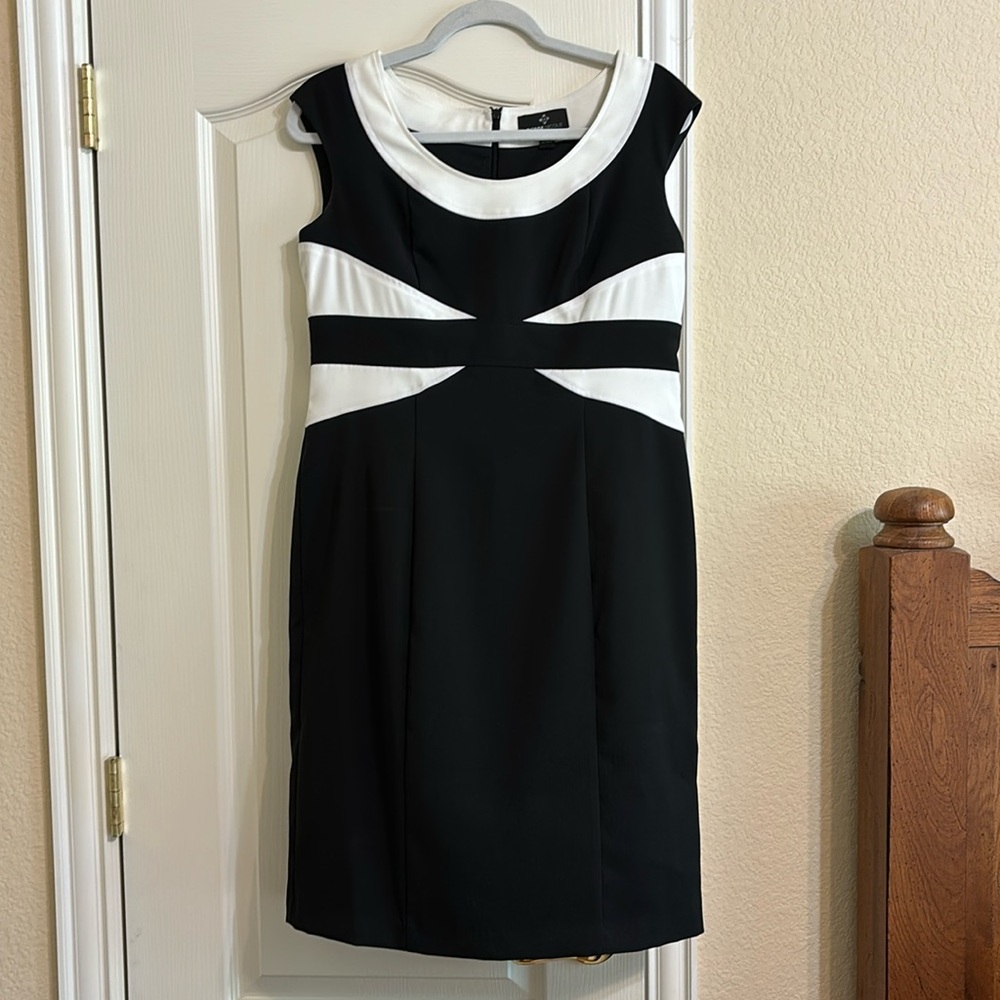 Ronni Nicole sz 10. Black and white dress